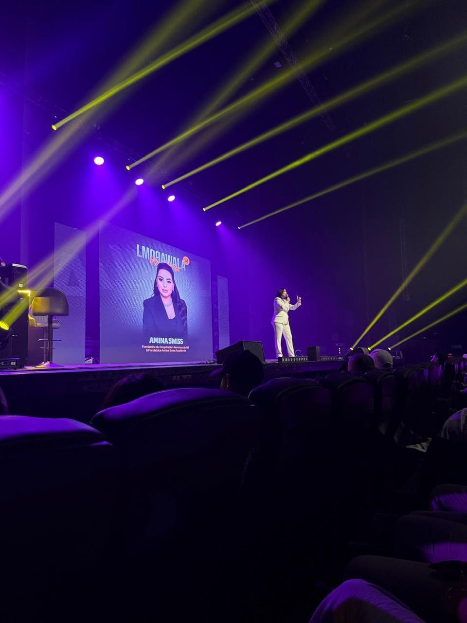 Amina Suiss sur scène — masterclass à Dubaï, à guichets fermés
